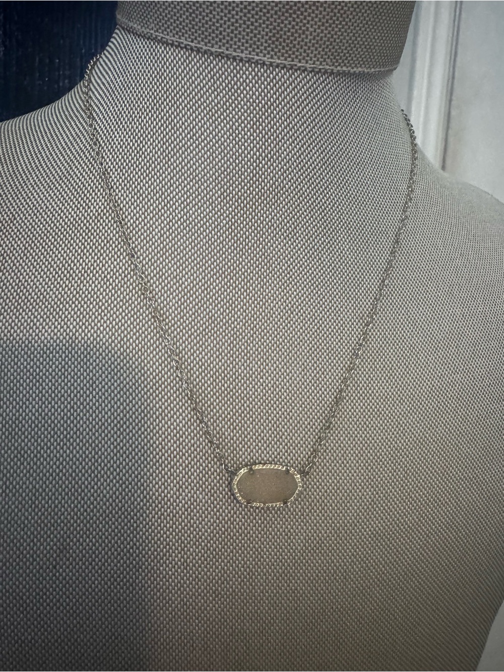 Kendra Scott Gold Oval Pendant Necklace